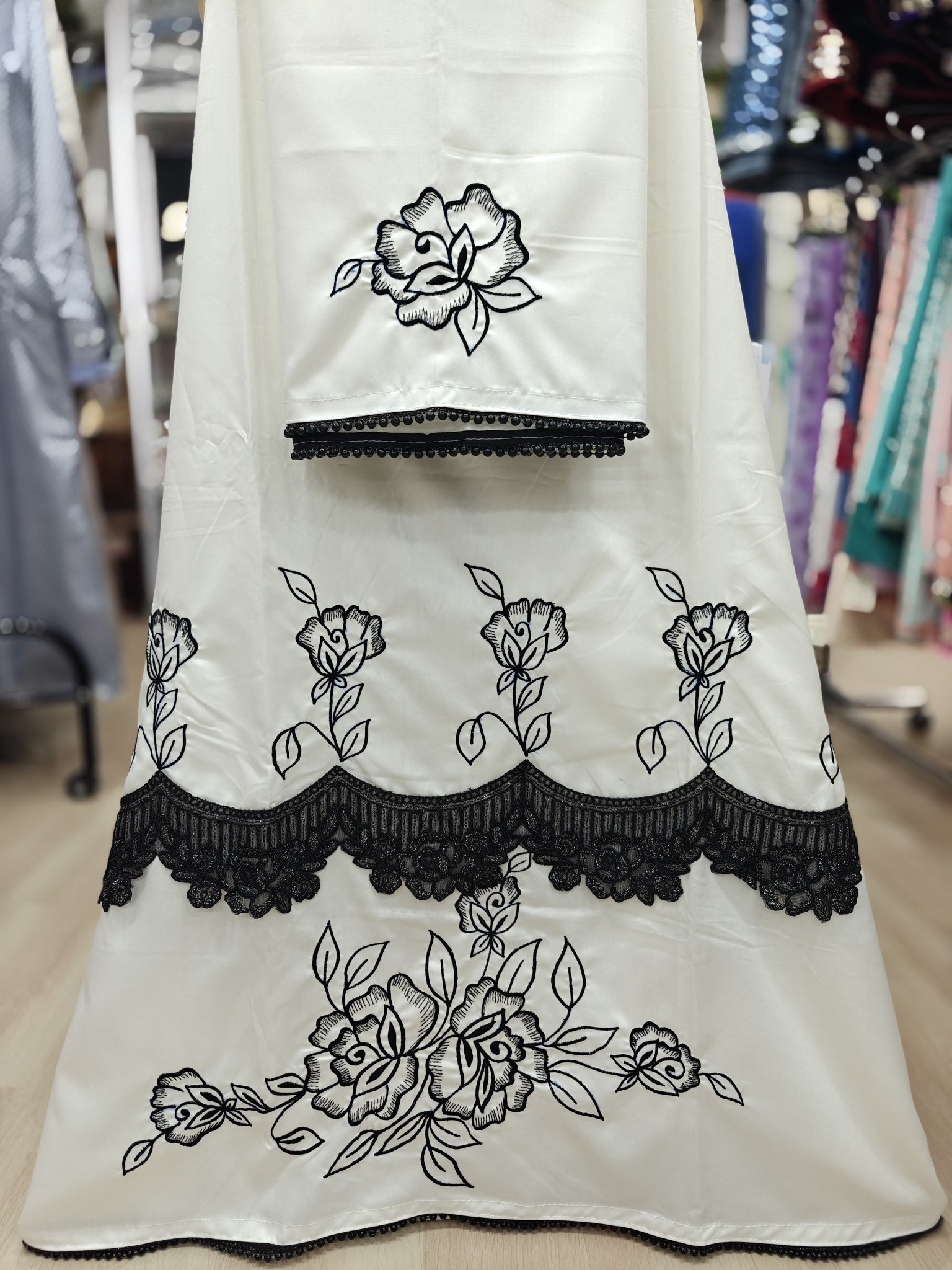 Embroidered Rida Embroidered Rida